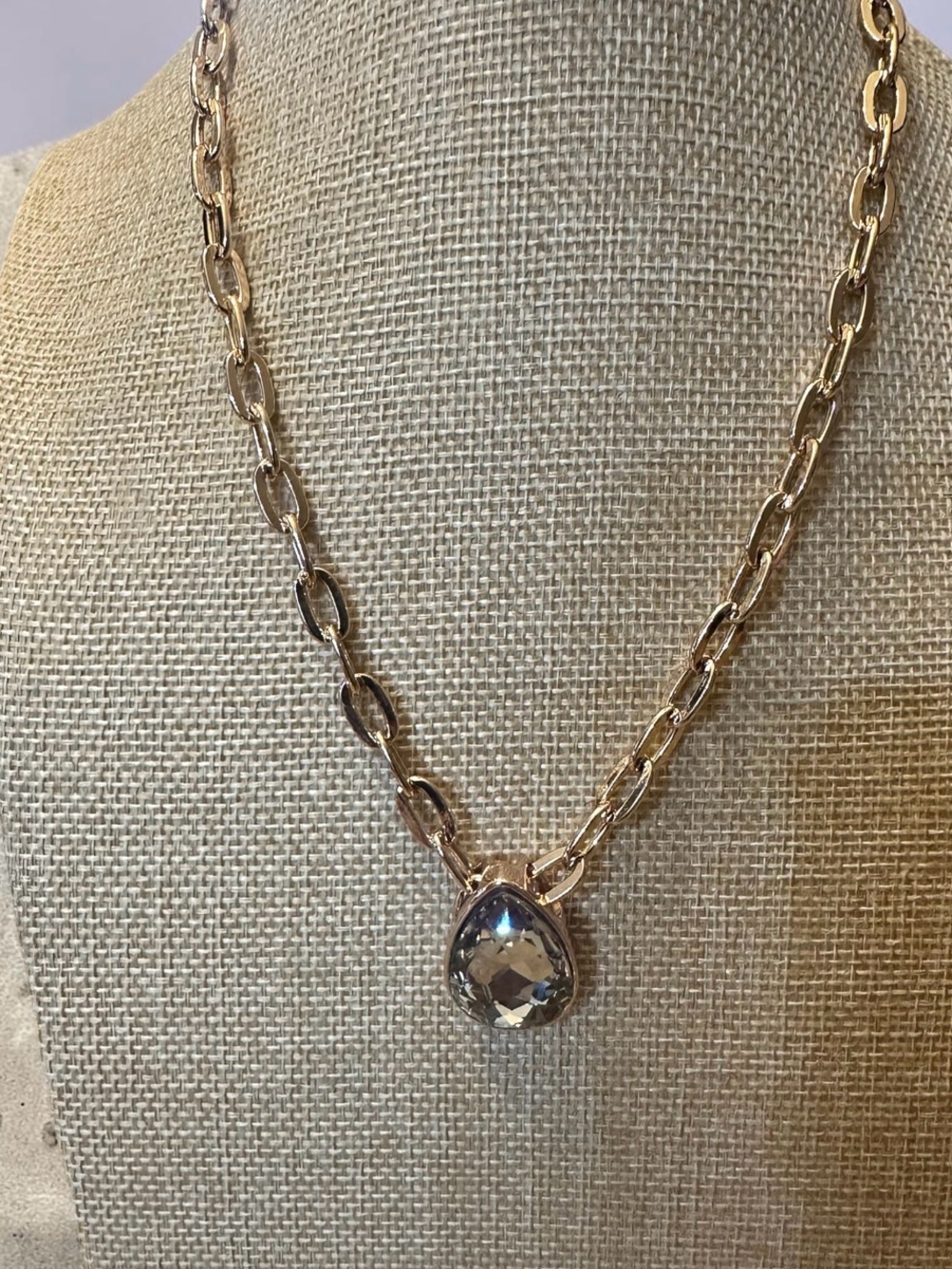 Avon Studio 1886 Stone pendant Toggle Necklace with Teardrop Crystal Pendant